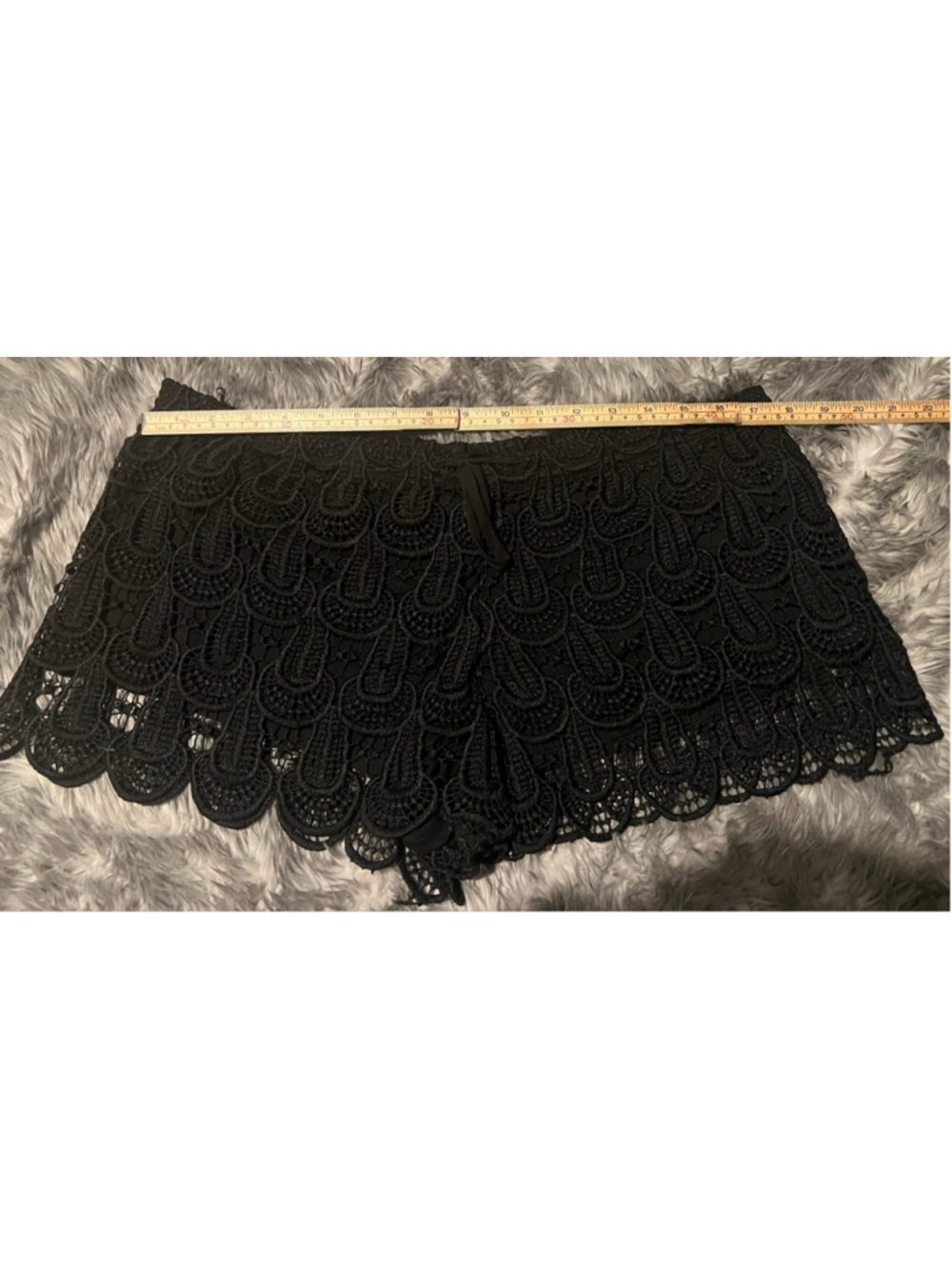 Women's divided Black Lace Crochet Shorts L - Picture 3 of 6